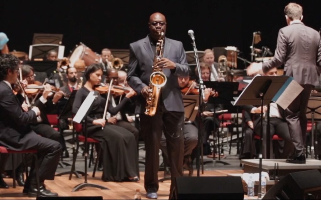 Manu dibongo et l'orchestre classique