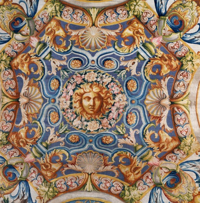 31.-Tete-dApollon-detail-de-LAbondance-56e-tapis-©-Mobilier-national-Isabelle-Bideau