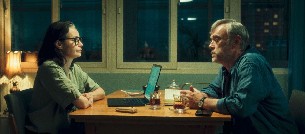 Aziz et Derya à Istanbul - Yellows Letters (Sarı Zarflar) - İlker Çatak